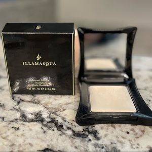 Illamasqua Beyond Powder Highlighter - Daze